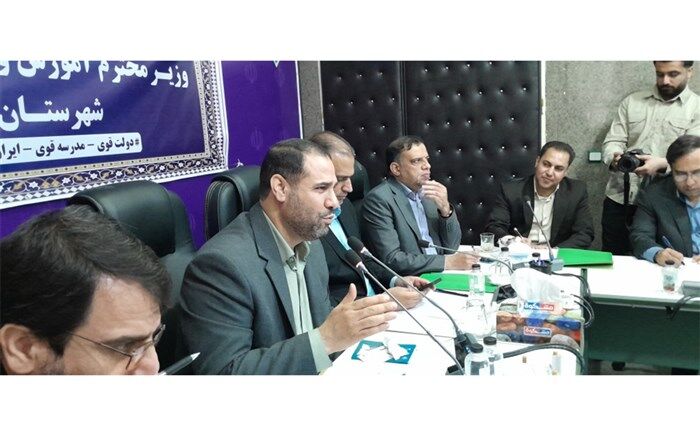 نشست صمیمی وزیر آموزش و پرورش با نخبگان و فرهنگیان در بندر لنگه /فیلم