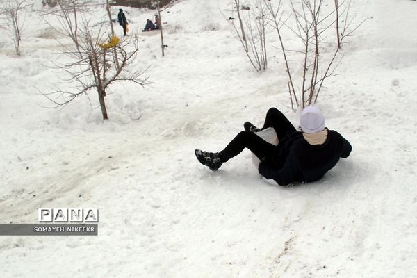 شادی مردم تهران در پی بارش برف زمستانی