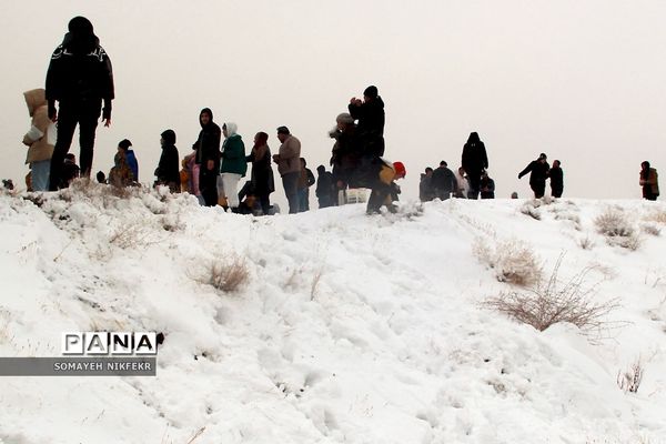 شادی مردم تهران در پی بارش برف زمستانی