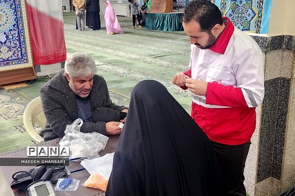 میز خدمت هلال‌احمر در تالار الغدیر شهرستان پردیس