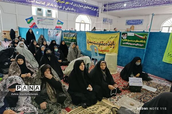 شرکت باشکوه پایگاه های بسیج خواهران حوزه ام ائمه (س) در نماز جمعه ۱۳ بهمن شهرستان شیروان