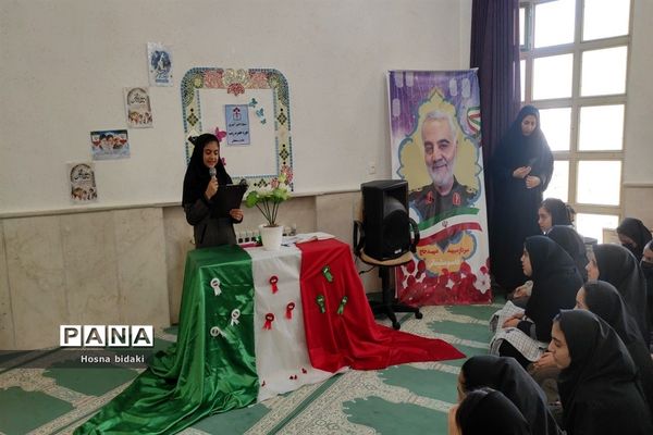 برگزاری جشن دهه فجر در دبیرستان نمونه دولتی نجابت و فرزانگان