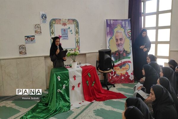 برگزاری جشن دهه فجر در دبیرستان نمونه دولتی نجابت و فرزانگان