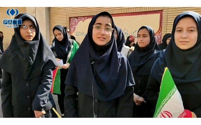 آیین جشن دهه فجر همراه با المپیاد درون‌مدرسه‌ای در قم/ فیلم