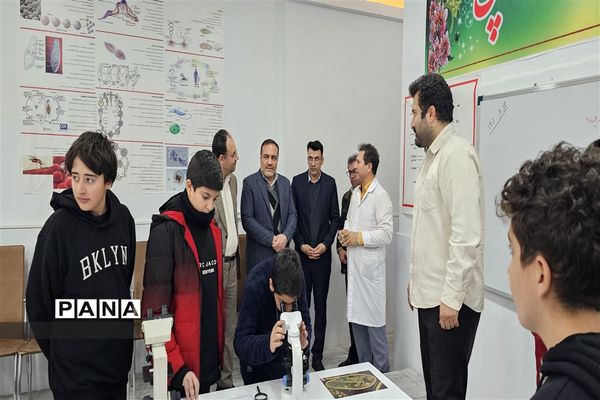 افتتاح دنیای میکروسکوپی در کانون فرهنگی تربیتی قدس منطقه۲ تهران