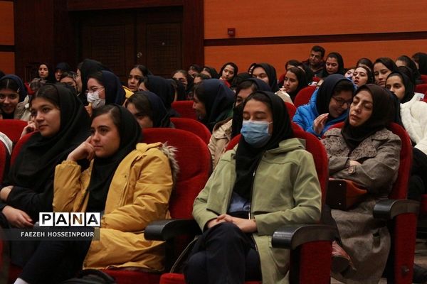 همایش زندگی هدفمند و طراحی آینده برای دانش‌آموزان دختر متوسطه بهارستان‌دو