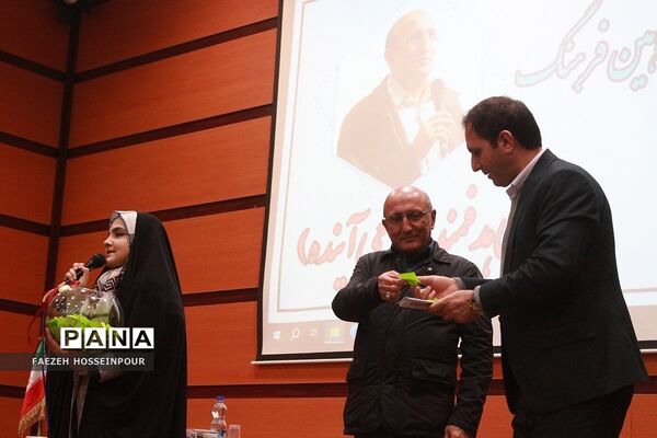 همایش زندگی هدفمند و طراحی آینده برای دانش‌آموزان دختر متوسطه بهارستان‌دو