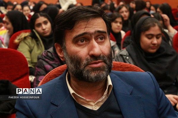 جشن تکلیف سیاسی دانش‌آموزان بهارستانی