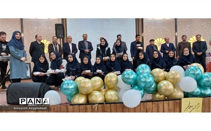 برگزاری جشن ستارگان و انقلاب دبیرستان هیأت امنایی بانو شعربافیون