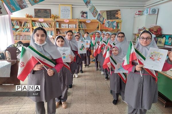 جشن سالگرد پیروزی انقلاب در دبستان حضرت زهرا(س) منطقه ۱۳
