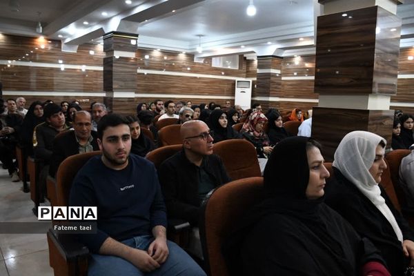 تقدیر از دانش آموزان مدارس شاهد