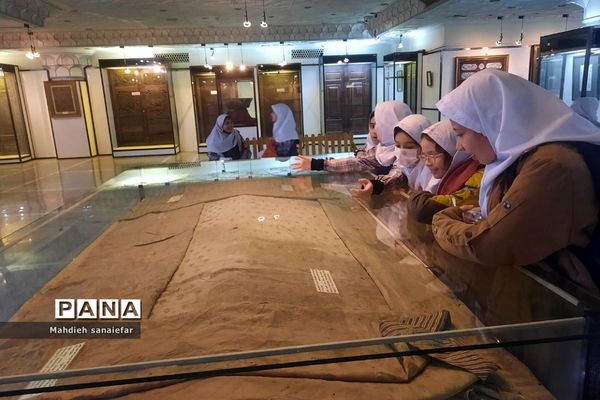 بازدید دانش‌آموزان ناحیه دو شهرری از آسمان‌نما و موزه حرم حضرت عبدالعظیم (ع)