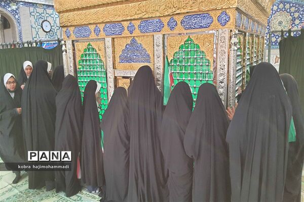 مراسم  غبار روبی و عطر افشانی مزار مطهر شهدای گمنام منطقه ۳ به‌مناسبت دهه فجر