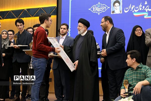 مراسم تجلیل از مدال‌آوران المپیادهای علمی جهانی و احیای باشگاه دانش‌پژوهان جهان