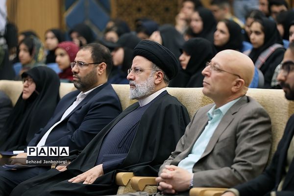 مراسم تجلیل از مدال‌آوران المپیادهای علمی جهانی و احیای باشگاه دانش‌پژوهان جهان