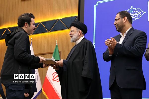 مراسم تجلیل از مدال‌آوران المپیادهای علمی جهانی و احیای باشگاه دانش‌پژوهان جهان