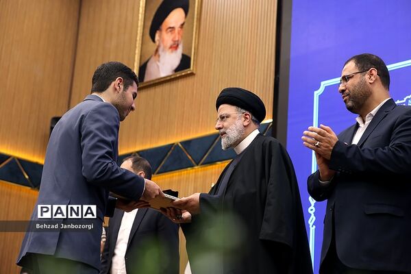مراسم تجلیل از مدال‌آوران المپیادهای علمی جهانی و احیای باشگاه دانش‌پژوهان جهان