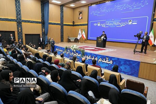 مراسم تجلیل از مدال‌آوران المپیادهای علمی جهانی و احیای باشگاه دانش‌پژوهان جهان
