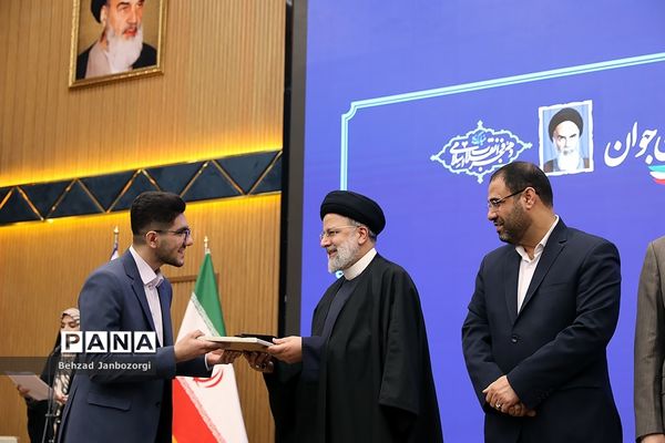 مراسم تجلیل از مدال‌آوران المپیادهای علمی جهانی و احیای باشگاه دانش‌پژوهان جهان