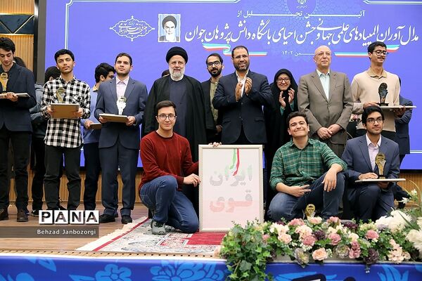 مراسم تجلیل از مدال‌آوران المپیادهای علمی جهانی و احیای باشگاه دانش‌پژوهان جهان