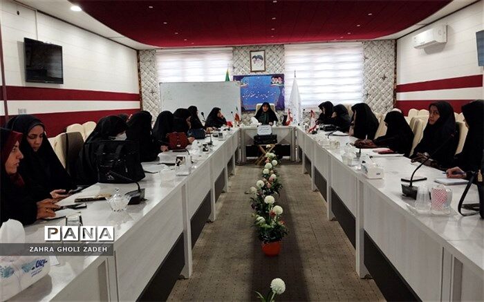 زن در الگوی ایرانی اسلامی نقش‌آفرین، جریان ساز و تمدن‌ساز است