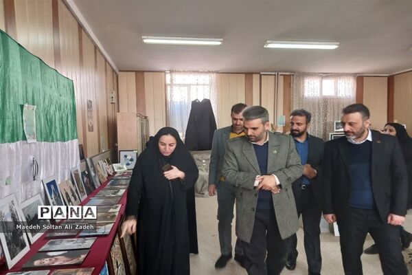 نمایشگاه دست‌سازه‌های دانش‌آموزی آموزش و پرورش اسلامشهر