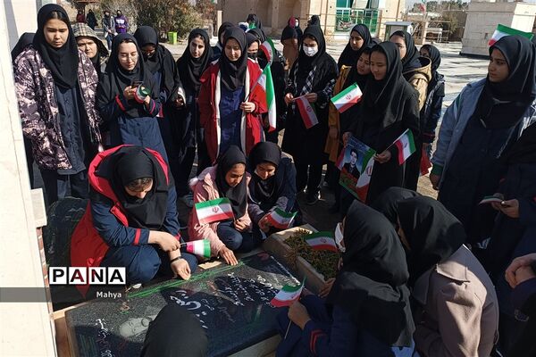 مراسم دهه فجر با راهپیمایی دانش‌آموزان آموزشگاه شبانه روزی حضرت زهرا (س) جوادآباد