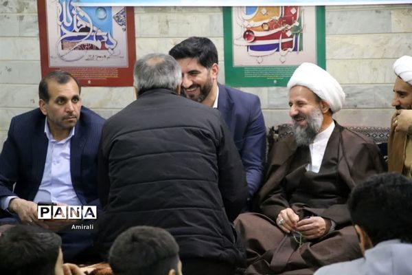 برگزاری میزخدمت به‌مناسبت دهه فجر در قرچک