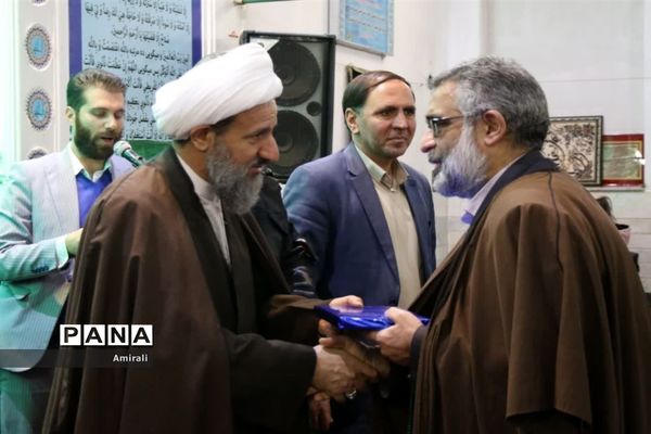 برگزاری میزخدمت به‌مناسبت دهه فجر در قرچک