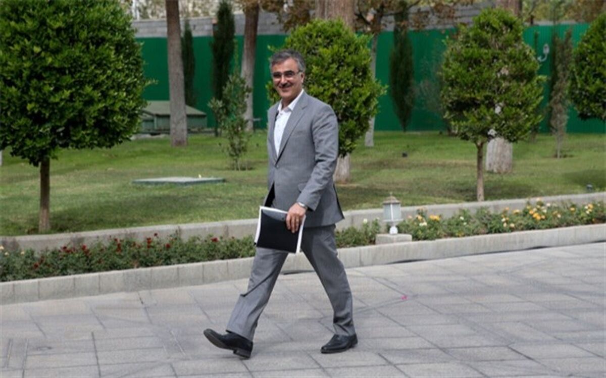 فرزین: نرخ ارز به قیمت سابق برمی‌گردد