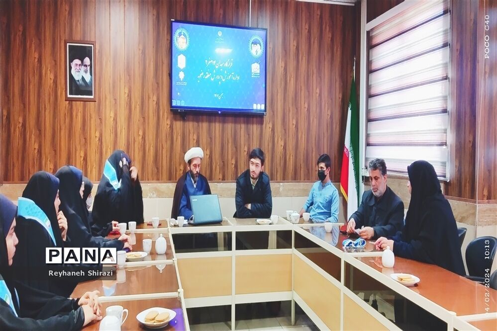 نشست دبیران قرارگاه ۱۴صفر۲درآموزش و پرورش منطقه رضویه