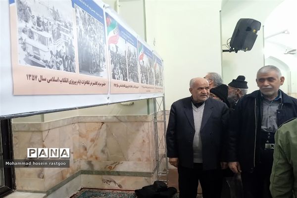 برپایی نمایشگاه عکس انقلاب اسلامی در کاشمر