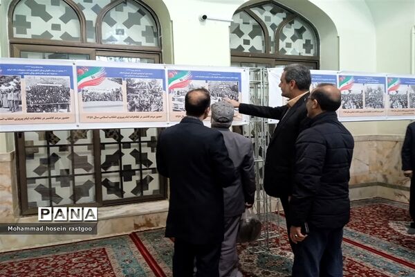 برپایی نمایشگاه عکس انقلاب اسلامی در کاشمر