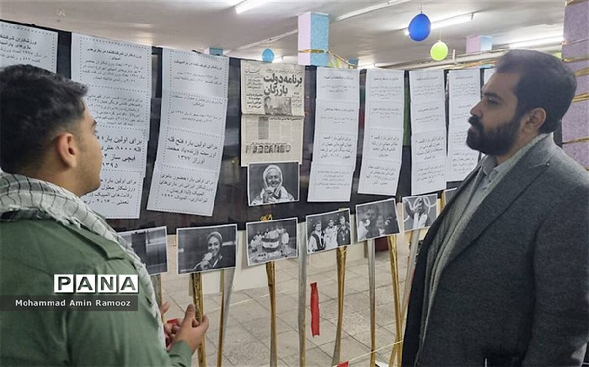 افتتاحیه نمایشگاه مدرسه انقلاب در دبیرستان باهنر ناحیه یک شهرری