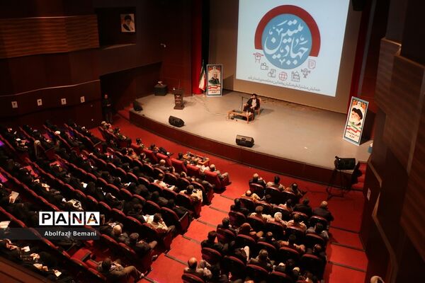 همایش تجلیل از دست‌اندرکاران اردوهای راهیان نور دختران در قم-1