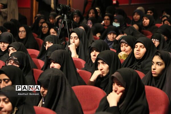 همایش تجلیل از دست‌اندرکاران اردوهای راهیان نور دختران در قم-1