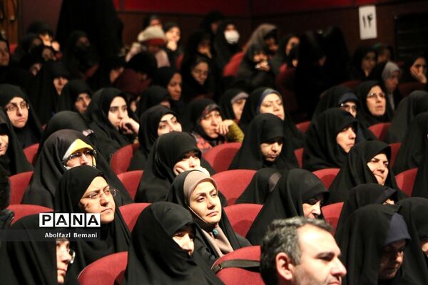 همایش تجلیل از دست‌اندرکاران اردوهای راهیان نور دختران در قم-1