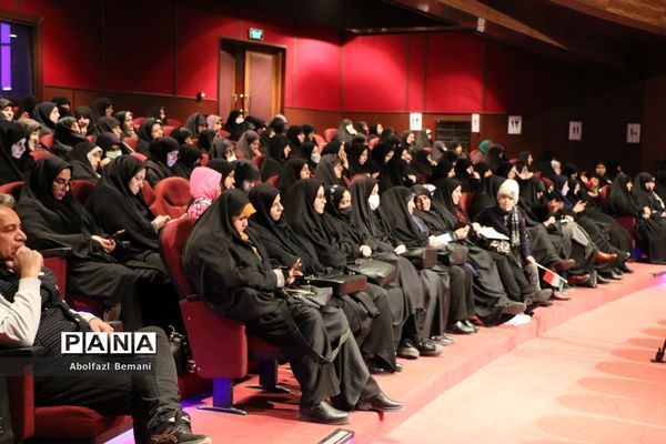 همایش تجلیل از دست‌اندرکاران اردوهای راهیان نور دختران در قم-1