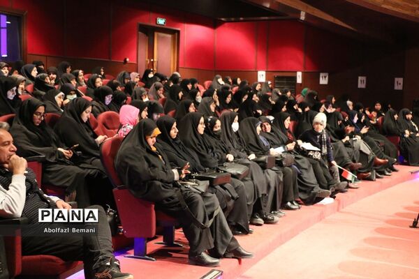 همایش تجلیل از دست‌اندرکاران اردوهای راهیان نور دختران در قم-1