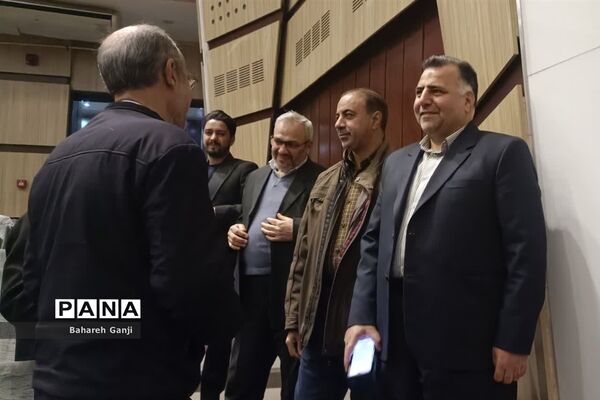 رونمایی از کتاب کاپشن صورتی در نیشابور