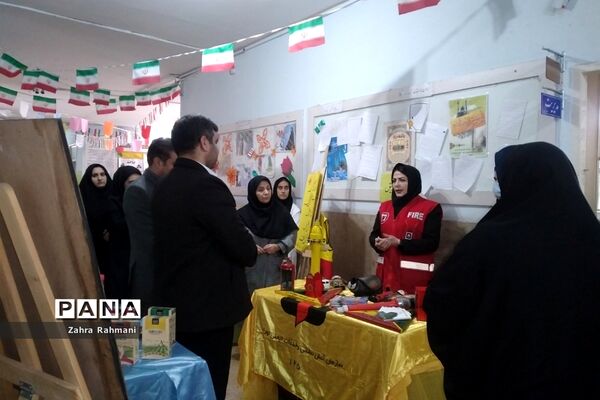 برگزاری مانور یاوران انقلاب در دبیرستان حجاب ناحیه یک شهرری