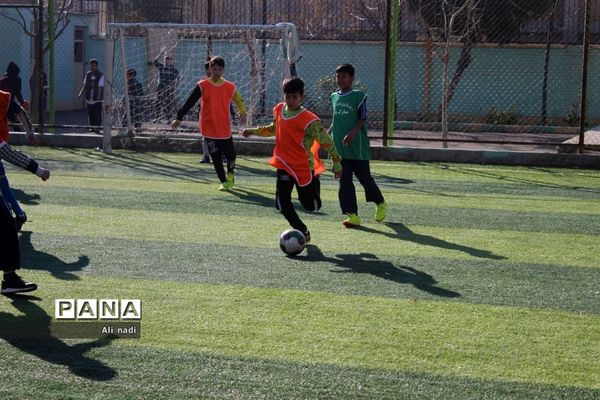 برگزاری مسابقات فوتبال ابتدایی در مدرسه الجواد شهر جوادآباد