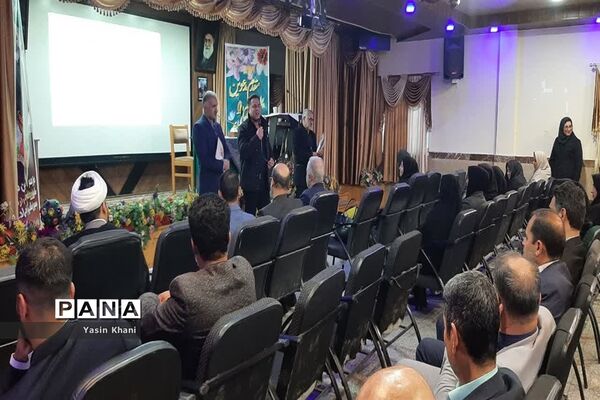 نشست صمیمی مدیرکل آموزش و پرورش مازندران با مدیران مدارس شهرستان عباس‌آباد