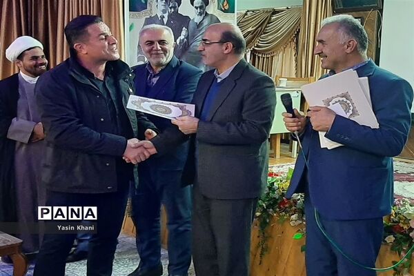 نشست صمیمی مدیرکل آموزش و پرورش مازندران با مدیران مدارس شهرستان عباس‌آباد