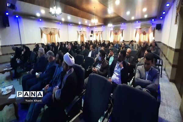 نشست صمیمی مدیرکل آموزش و پرورش مازندران با مدیران مدارس شهرستان عباس‌آباد