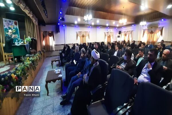 نشست صمیمی مدیرکل آموزش و پرورش مازندران با مدیران مدارس شهرستان عباس‌آباد