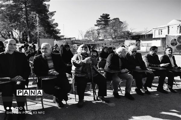 افتتاحیه جشنواره شصت برگ به یاد قصه‌های مجید در دبیرستان شهید حلبیان ناحیه ۴