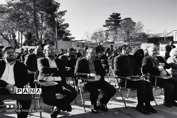 افتتاحیه جشنواره شصت برگ به یاد قصه‌های مجید در دبیرستان شهید حلبیان ناحیه ۴