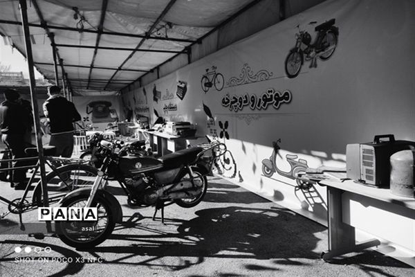 افتتاحیه جشنواره شصت برگ به یاد قصه‌های مجید در دبیرستان شهید حلبیان ناحیه ۴