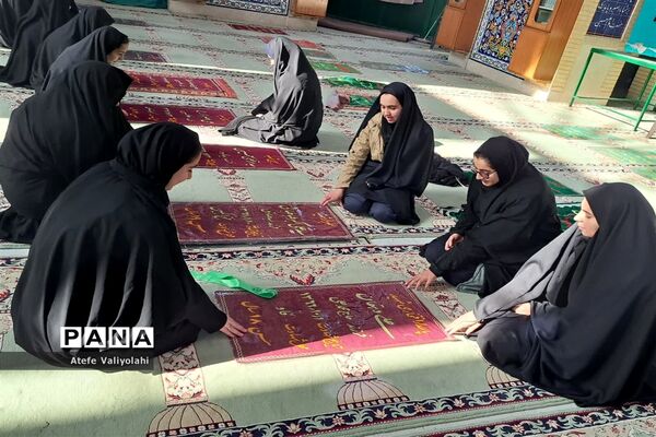 غبار روبی قبور شهدا به‌مناسبت دهه فجر در مهریز